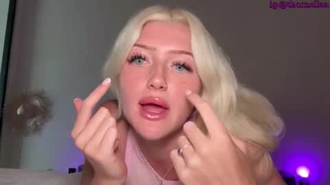 Snapshot of itslunaaaaa chatting on 02/24/26, 03:37 Luna online show from 02/24/26, 03:37