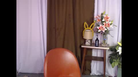 Snapshot of itsme_kent chatting on 10/26/25, 10:43 kenneth online show from 10/26/25, 10:43