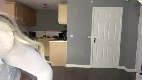 Snapshot of itsmelolax chatting on 09/11/25, 04:29 Lola online show from 09/11/25, 04:29