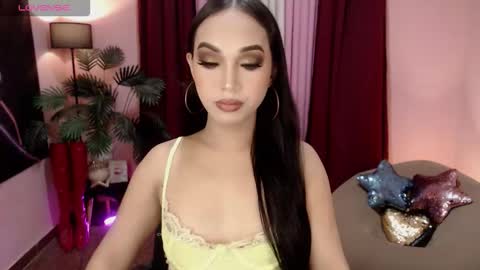 Snapshot of itsmesofiaa69 chatting on 11/11/25, 06:52 Sofia online show from 11/11/25, 06:52