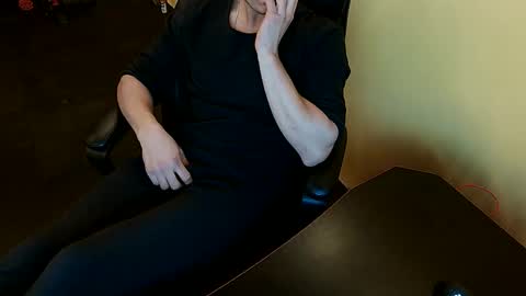 Snapshot of itssallgravy chatting on 11/02/25, 08:11 itssallgravy online show from 11/02/25, 08:11