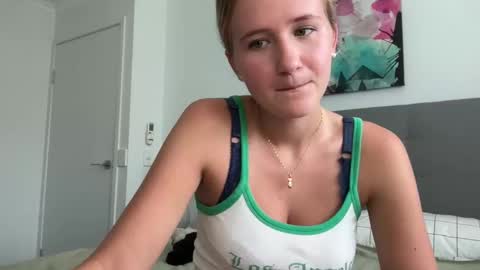 Snapshot of itsssosierra chatting on 12/04/24, 11:35 Sierra online show from 12/04/24, 11:35