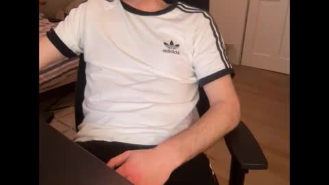 Snapshot of itsthat chatting on 01/07/25, 02:53 itsthat online show from 01/07/25, 02:53