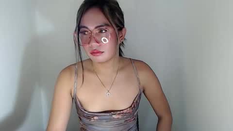 itsurgil_kloeh online show from 11/25/25, 04:51