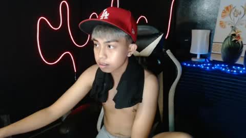 Snapshot of itsyourcummerboy_xx chatting on 06/17/26, 03:24 Kyle online show from 06/17/26, 03:24