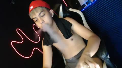 Snapshot of itsyourcummerboy_xx chatting on 06/18/26, 09:14 Kyle online show from 06/18/26, 09:14
