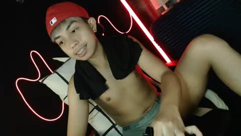 Snapshot of itsyourcummerboy_xx chatting on 06/29/26, 05:02 Kyle online show from 06/29/26, 05:02