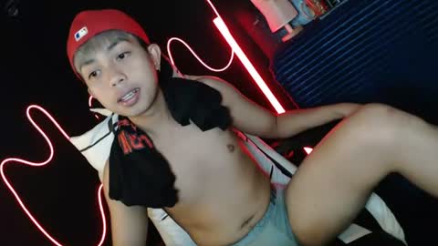 Snapshot of itsyourcummerboy_xx chatting on 07/05/26, 02:24 Kyle online show from 07/05/26, 02:24