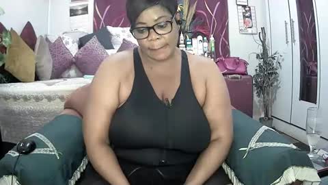 Snapshot of itumeleng74 chatting on 02/25/25, 04:53 itumeleng74 online show from 02/25/25, 04:53