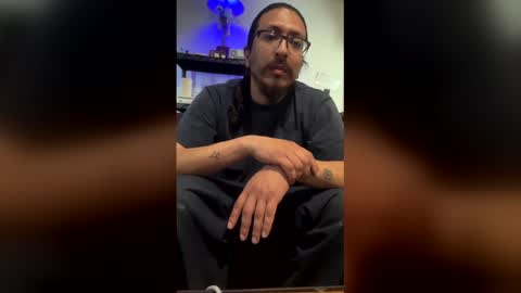 Snapshot of iturnonforme chatting on 04/04/26, 10:40 Frederect Cumms online show from 04/04/26, 10:40