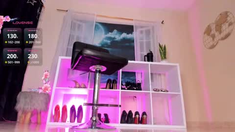 Snapshot of itzel__ chatting on 10/07/25, 01:19 Call me Itzel online show from 10/07/25, 01:19