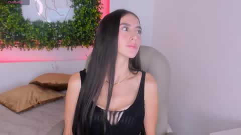 Itzel  online show from 02/04/26, 12:11