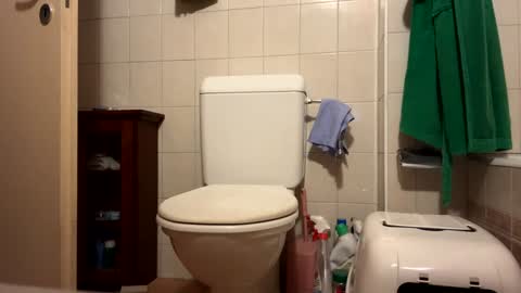 Snapshot of iuuuf2 chatting on 12/08/24, 01:36 Iuuuf2 or Samel online show from 12/08/24, 01:36