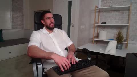 IvanHydee online show from 11/27/25, 05:53