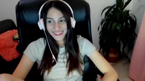 ivanna_essis online show from 10/15/25, 02:44