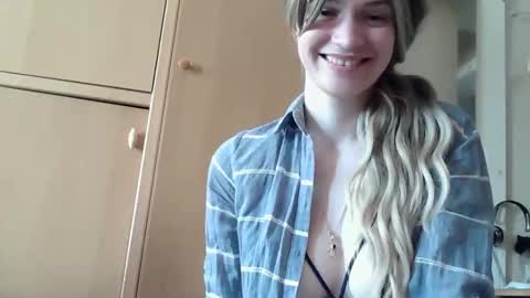 Snapshot of ivetta911 chatting on 03/01/26, 01:13 ivetta911 online show from 03/01/26, 01:13