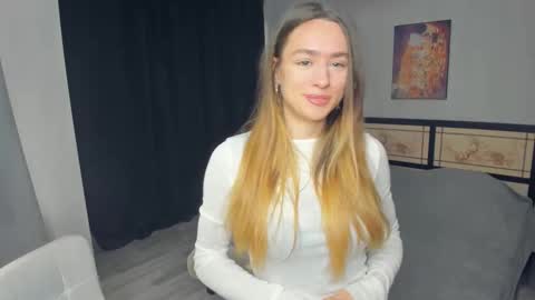 Snapshot of iveyhaw chatting on 11/17/25, 09:26 Violet online show from 11/17/25, 09:26