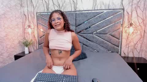 Snapshot of ivisbouncyass chatting on 02/16/25, 02:43 Ivis online show from 02/16/25, 02:43