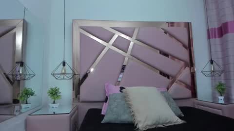 IvonJanice online show from 10/31/25, 01:23