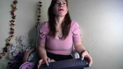 Snapshot of ivonnehills_19 chatting on 05/27/26, 10:07 Ivonne online show from 05/27/26, 10:07