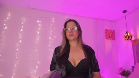 N A T H A L Y   online show from 10/15/25, 04:45