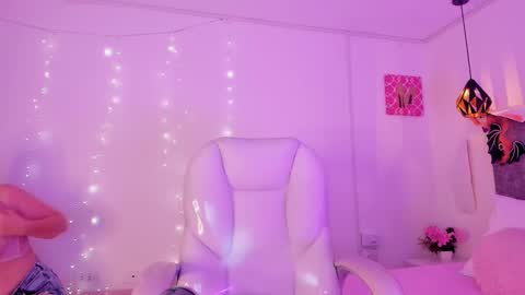 N A T H A L Y   online show from 10/22/25, 03:29