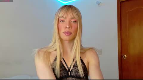 Snapshot of ivonnybonita_ chatting on 12/18/25, 08:26 Ivonny online show from 12/18/25, 08:26