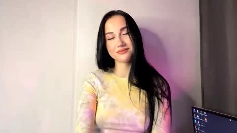 Snapshot of ivoryhochstine chatting on 11/28/25, 01:47 Nika online show from 11/28/25, 01:47