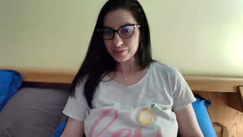 Snapshot of ivoryorchid chatting on 01/10/25, 05:13 Ivory online show from 01/10/25, 05:13