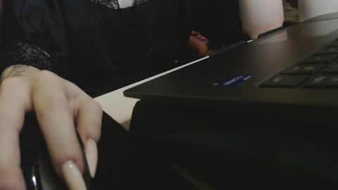 Snapshot of ivy_dean_ chatting on 02/04/25, 01:23 Ivy online show from 02/04/25, 01:23