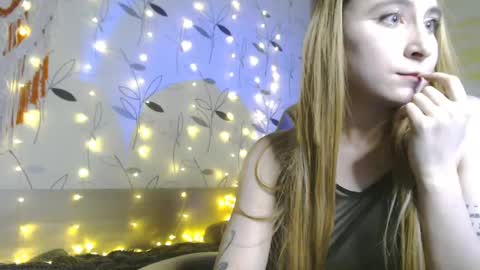 Snapshot of ivy_dean_ chatting on 02/16/25, 12:19 Ivy online show from 02/16/25, 12:19