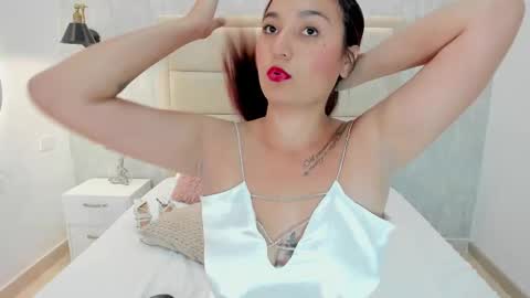 Snapshot of ivy_joness chatting on 12/15/25, 03:38 IVY online show from 12/15/25, 03:38