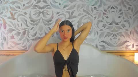 Snapshot of ivy_rae_xxx chatting on 10/03/25, 03:42 Ivy Rae online show from 10/03/25, 03:42