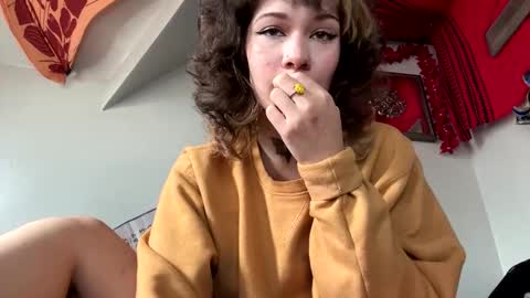 IVY DEVILL online show from 05/26/26, 07:21