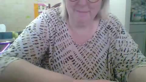 Snapshot of ivyjane3522 chatting on 04/22/26, 01:23 ivyjane3522 online show from 04/22/26, 01:23