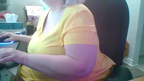 Snapshot of ivyjane3522 chatting on 04/27/26, 03:54 ivyjane3522 online show from 04/27/26, 03:54