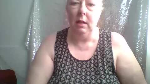 Snapshot of ivyjane3522 chatting on 05/17/26, 02:35 ivyjane3522 online show from 05/17/26, 02:35