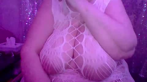 Snapshot of ivyjane3522 chatting on 05/19/26, 02:18 ivyjane3522 online show from 05/19/26, 02:18