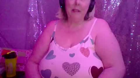 Snapshot of ivyjane3522 chatting on 05/24/26, 04:06 ivyjane3522 online show from 05/24/26, 04:06
