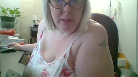 Snapshot of ivyjane3522 chatting on 05/28/26, 01:52 ivyjane3522 online show from 05/28/26, 01:52