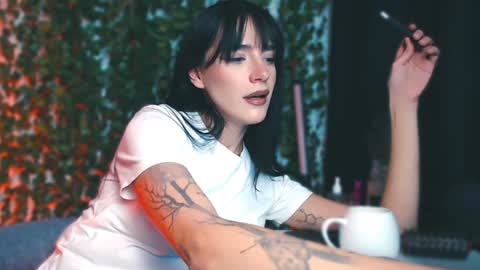 Snapshot of ivyjonson chatting on 12/06/24, 02:17 Miss Ivy online show from 12/06/24, 02:17