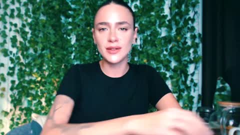 Snapshot of ivyjonson chatting on 12/11/24, 03:58 Miss Ivy online show from 12/11/24, 03:58