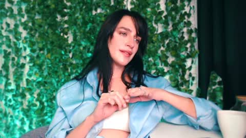 Snapshot of ivyjonson chatting on 12/15/24, 03:31 Miss Ivy online show from 12/15/24, 03:31