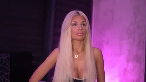 IvyRowa online show from 12/14/25, 06:45