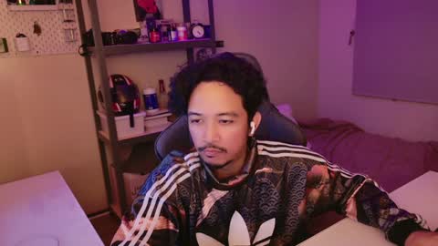 Snapshot of iwasd3nse chatting on 12/19/24, 02:35 iwasd3nse online show from 12/19/24, 02:35