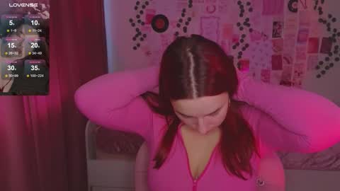 Snapshot of iwi_wi_wi chatting on 10/02/25, 12:23 Daisy online show from 10/02/25, 12:23