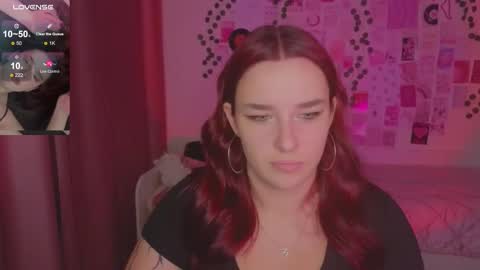 Snapshot of iwi_wi_wi chatting on 10/08/25, 03:53 Daisy online show from 10/08/25, 03:53