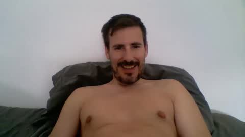 Snapshot of iyoperro chatting on 10/04/25, 11:19 Casandro online show from 10/04/25, 11:19