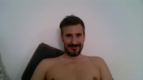 Snapshot of iyoperro chatting on 10/12/25, 11:42 Casandro online show from 10/12/25, 11:42
