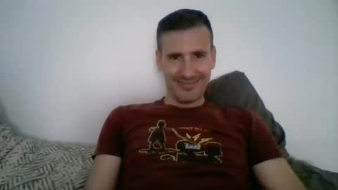 Snapshot of iyoperro chatting on 10/16/25, 12:17 Casandro online show from 10/16/25, 12:17